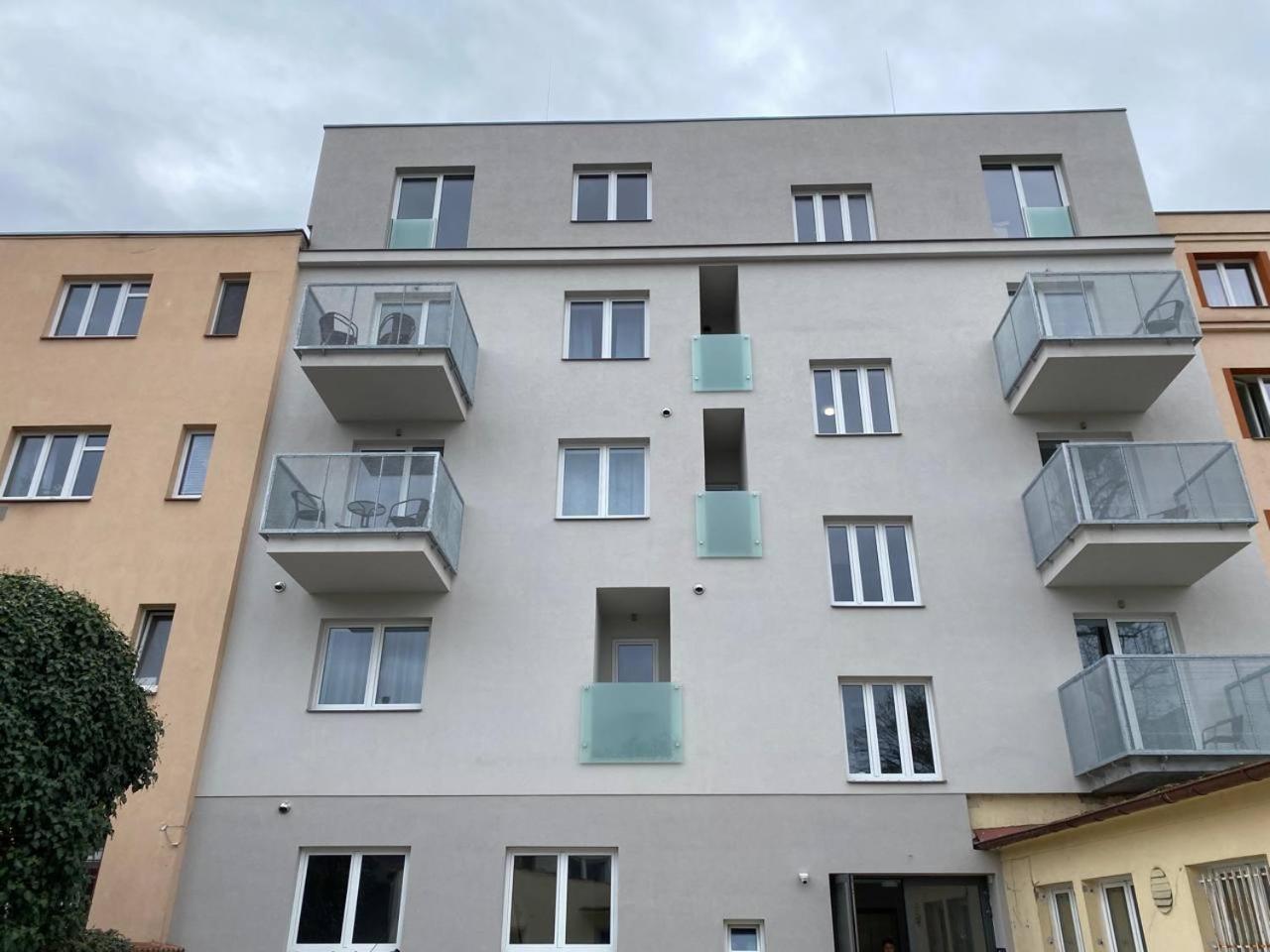 Perla Hradce 103 Apartman Hradec Králové Kültér fotó