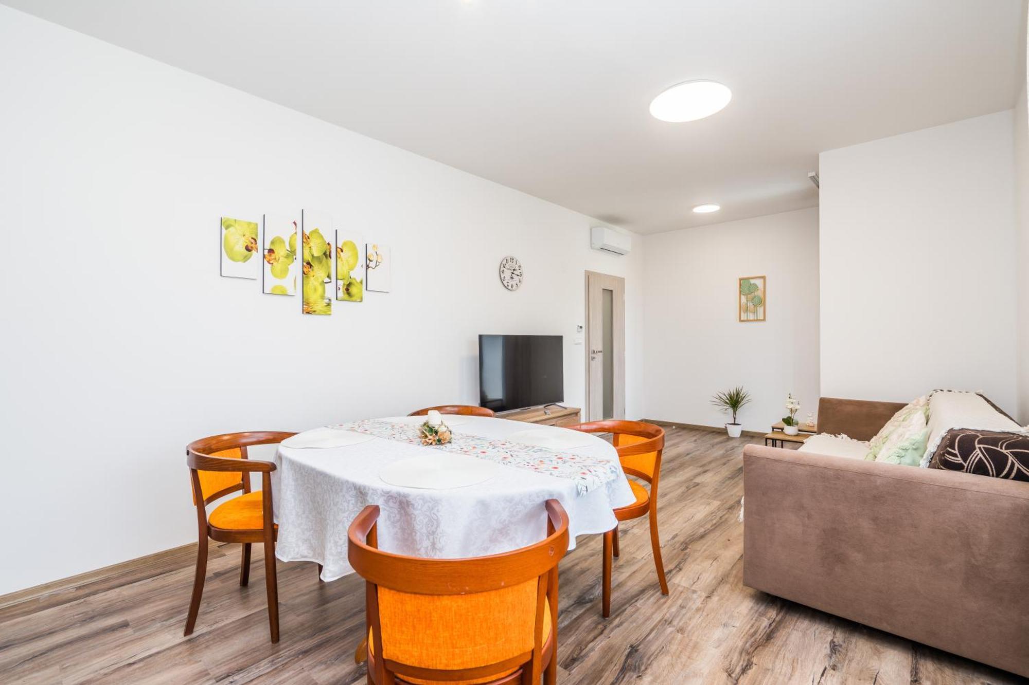 Perla Hradce 103 Apartman Hradec Králové Kültér fotó